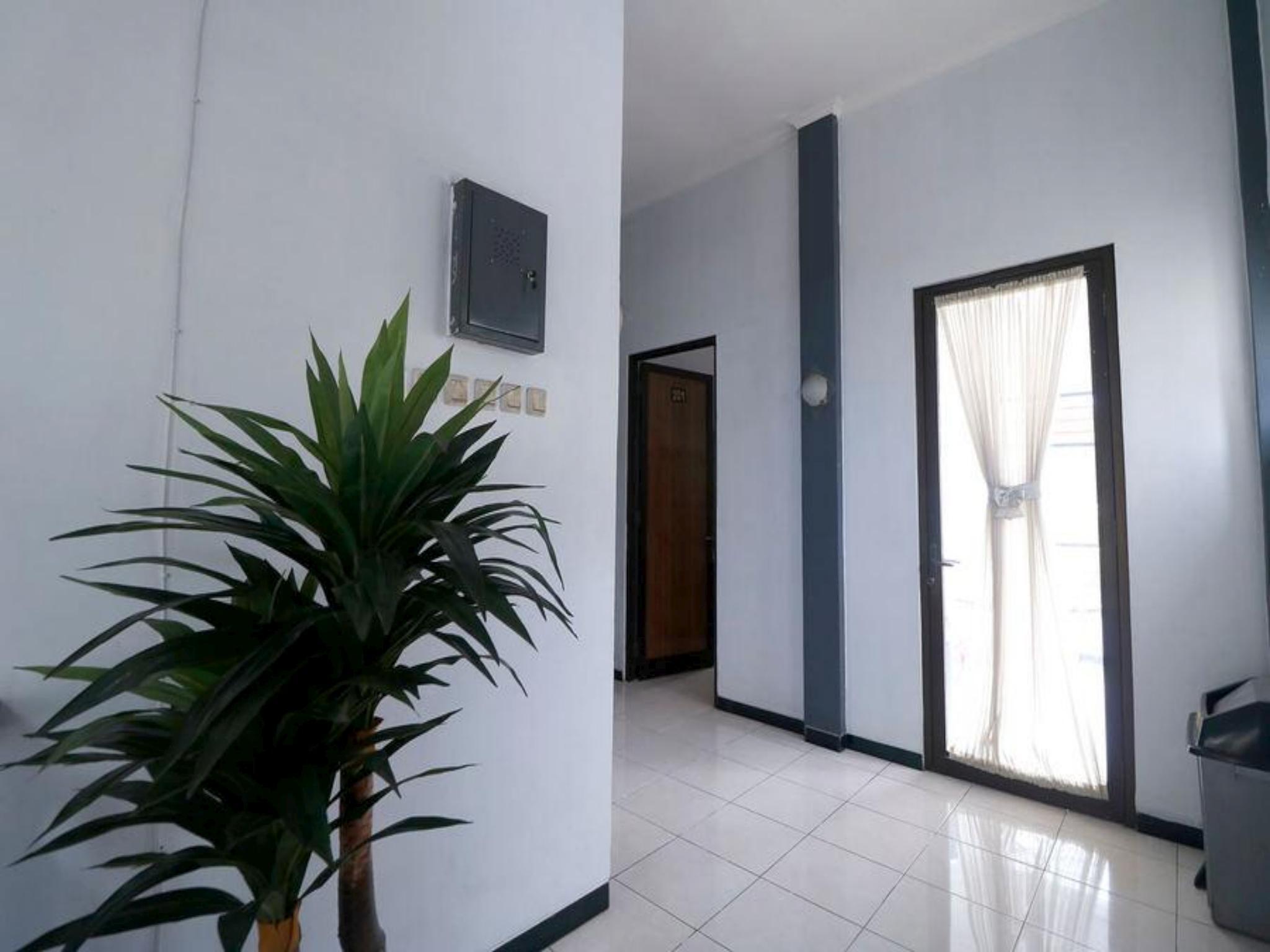 Reddoorz Plus Near Undip Tembalang Ξενοδοχείο Σεμαράνγκ Εξωτερικό φωτογραφία